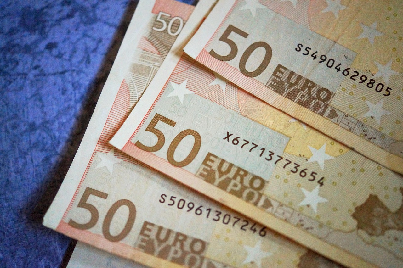 Banconote da 50 euro con caratteristica speciale sul retro per possibili guadagni.
