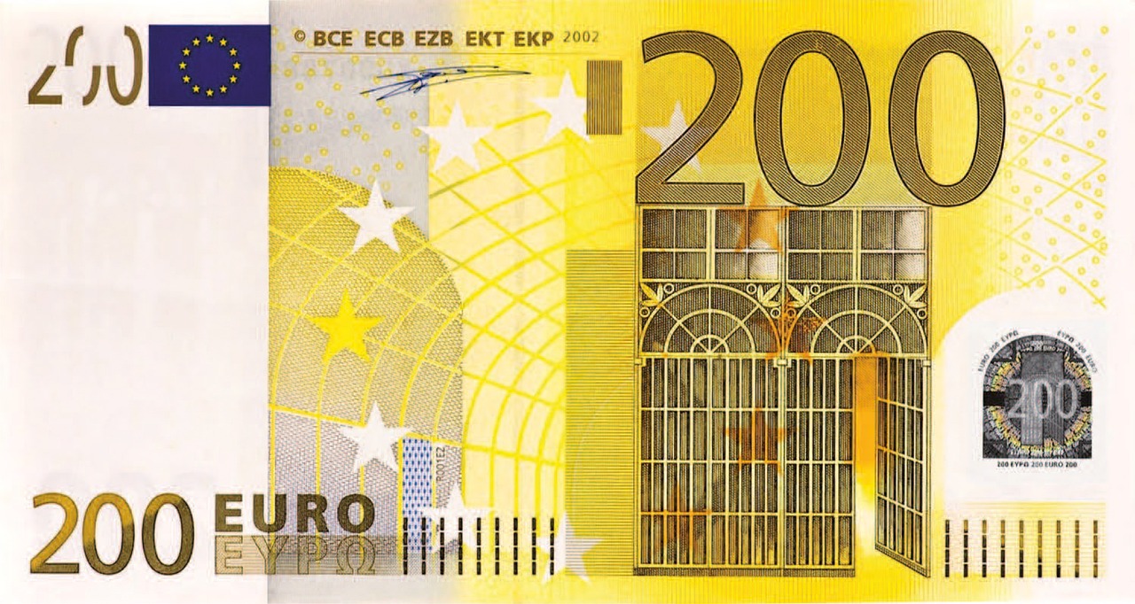 Dettaglio di banconote da 20 euro con focus su un codice identificativo specifico.